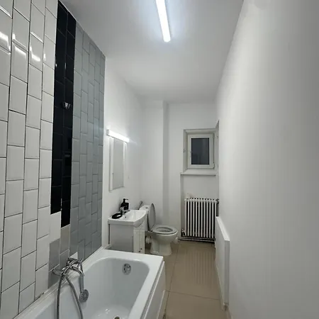 Group Apartment *